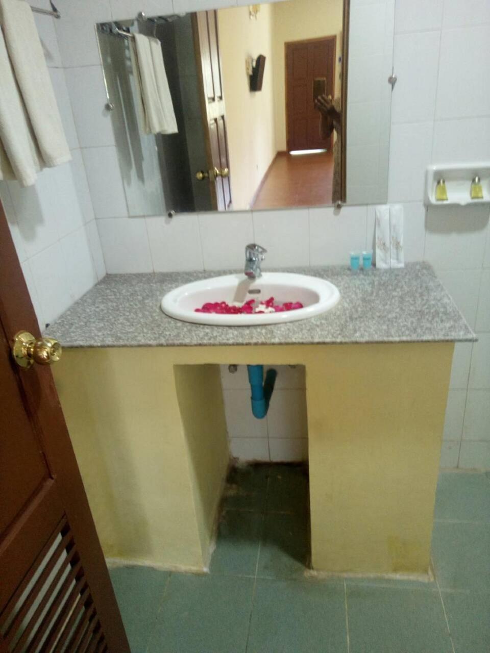 Diamond Popa Hotel Kyaukpadaung Buitenkant foto